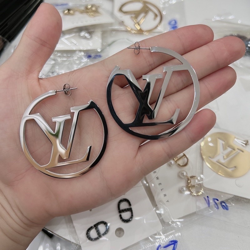 Khuyên tai LV CAO CẤP Mạ Titan cực chảnh