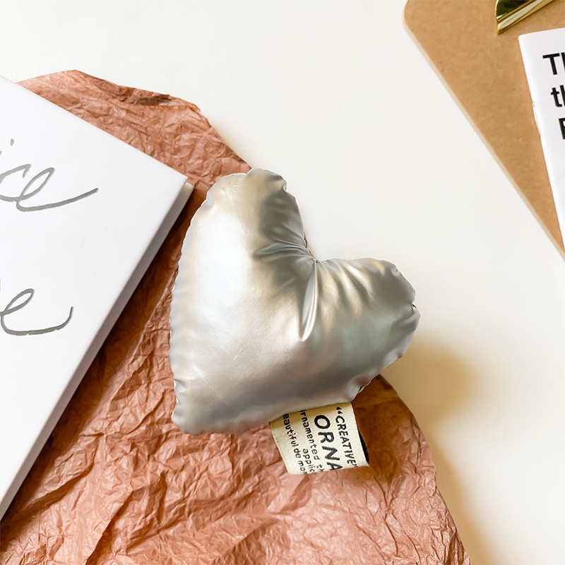 Giá Đỡ Điện Thoại Hình Trái Tim 3d Màu Trắng Đen