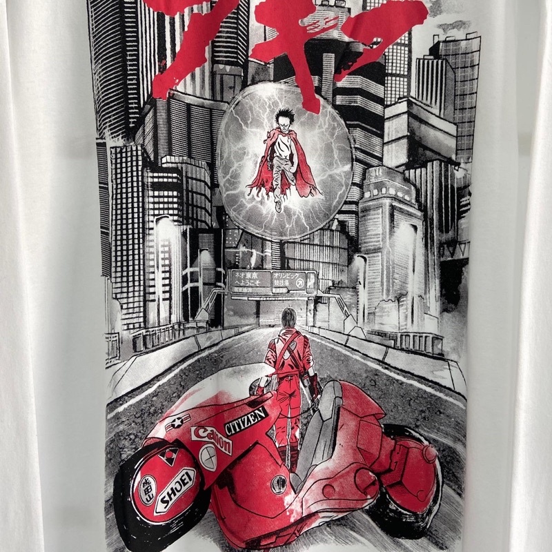 Áo dài tay hình Akira dáng rộng