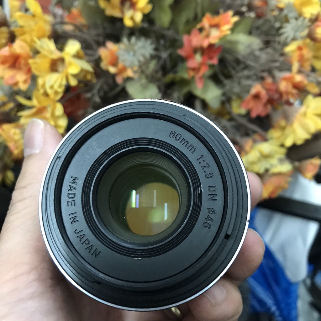 Máy ảnh Lumix G7 quay 4K màn hình lật