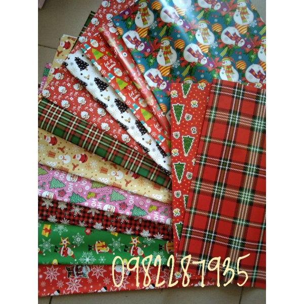 set 10 tờ giấy gói quà noel dày bóng đẹp mix khác nhau