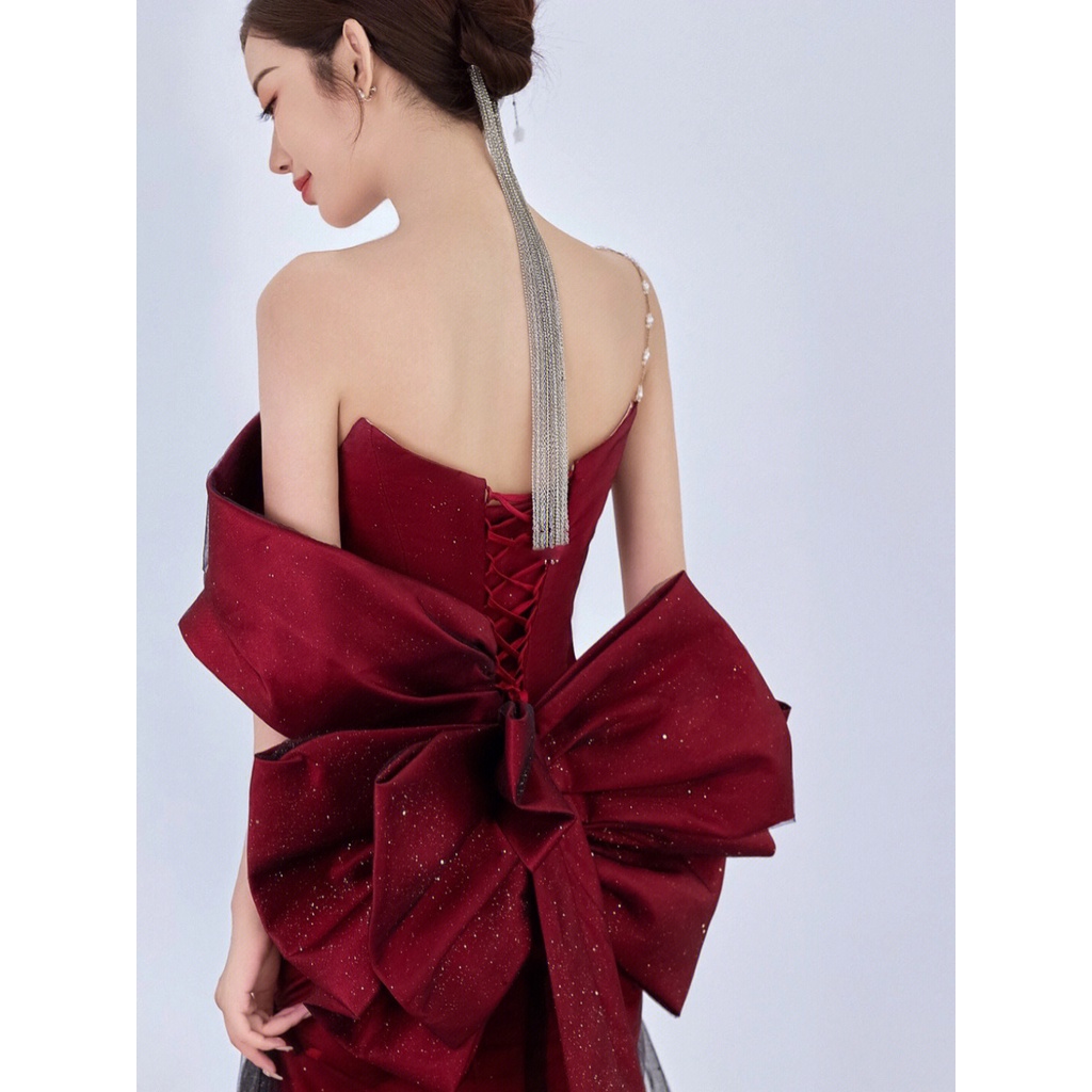 Đầm Dạ Hội Đuôi Cá Hở Vai Chất satin Đính Nơ To Màu Đỏ Rượu Vang Sang Trọng