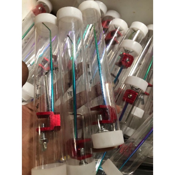 Gạt gỡ lưỡi câu cá gắn rọng đựng cá cao cấp titan 7 màu. chất liệu titan 7 màu, dùng cho câu đơn câu