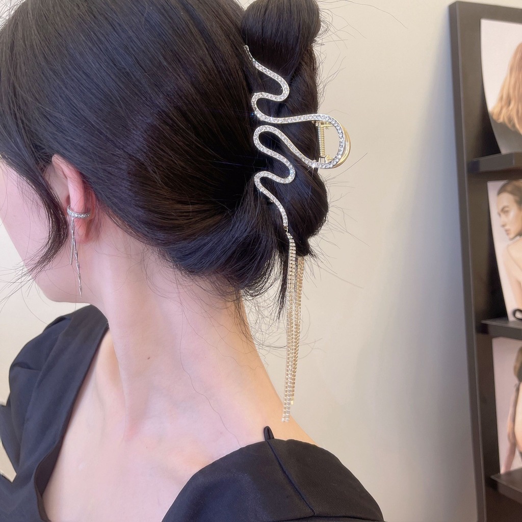 Kẹp Tóc Hình Cá Mập Phối Dây Xích Kim Loại Cỡ Lớn Sang Trọng Thời Trang Thu Đông