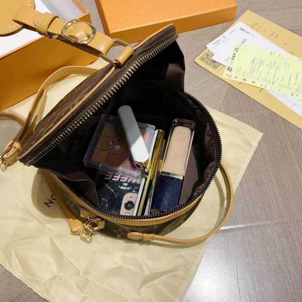 Túi Đeo Chéo LV Hình Tròn Nhỏ Xinh Thời Trang Xuân Hè 2023 Cho Bạn Gái