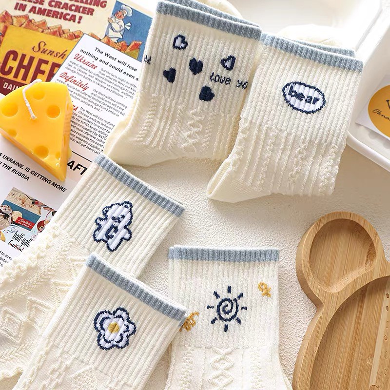 Tất nữ cổ cao họa tiết dễ thương, tone màu xanh trắng, họa tiết vân nổi, chất liệu thoáng mát, thấm hút mồ hôi