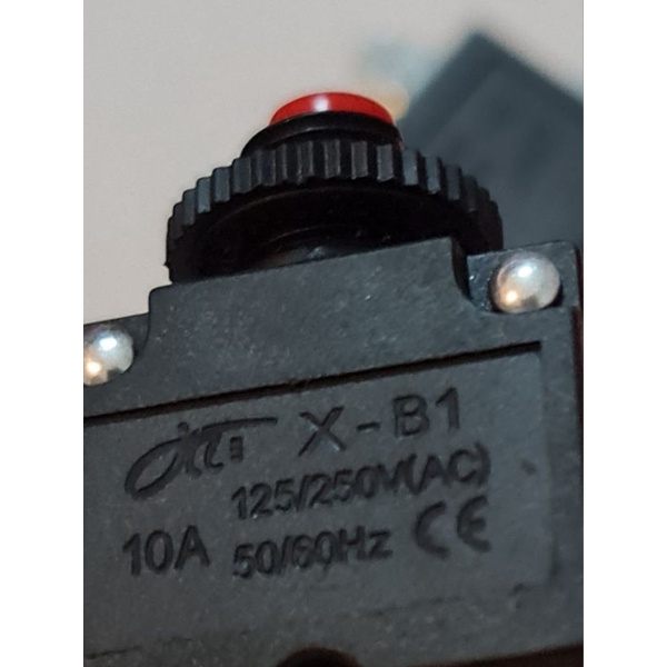 Cầu chì bảo vệ quá dòng. Reset. 10A