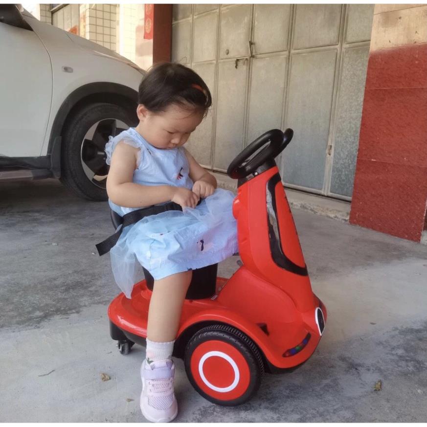 Xe máy điện cho bé, Xe ô tô điện trẻ em cân bằng xoay 360 độ có nhạc đèn