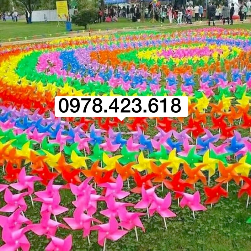 100 Chong chóng nhựa 7 màu treo dây trang trí trường học, mầm non, khu du lịch