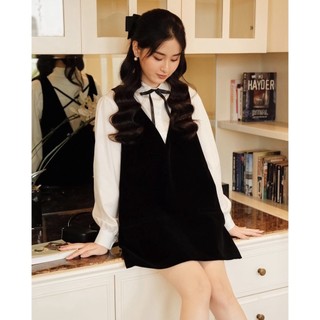 Set yếm nhung + áo sơ mi cổ sen phối nơ đen S22112