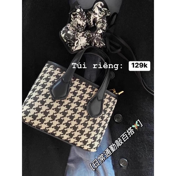 Túi xách kèm charm thỏ