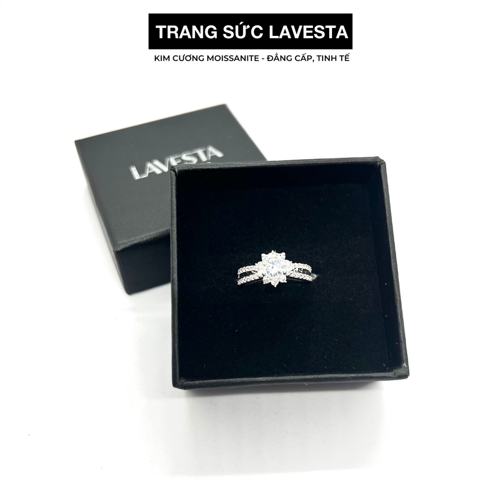 Nhẫn kim cương nữ Moissanite Mỹ loại 5 ly, 6 ly kiểm định GRA Lavesta KC07 mặt hoa kiêu sa
