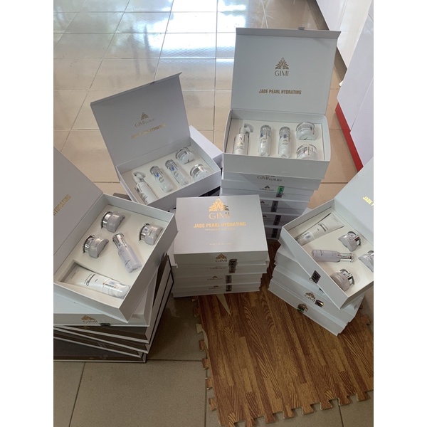 Kem dưỡng trắng ngày gimi  luxury tendering serum