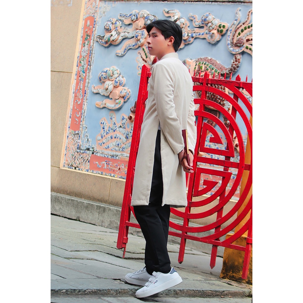 Áo dài nam cách tân màu Be phong cách vintage hoài cổ