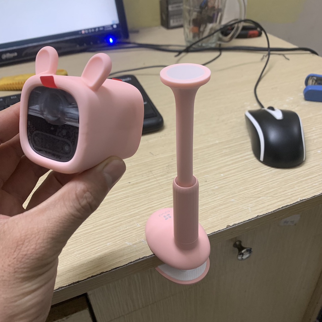 Camera không dây Wifi trông trẻ, camera dùng PIN Ezviz BM1 Đàm thoại/ Phát nhạc/ AI