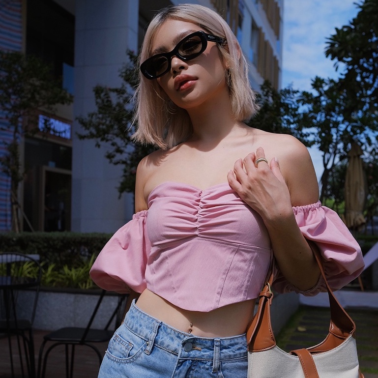 Áo croptop Shebyshj trễ vai tay phồng màu hồng - Madison Top