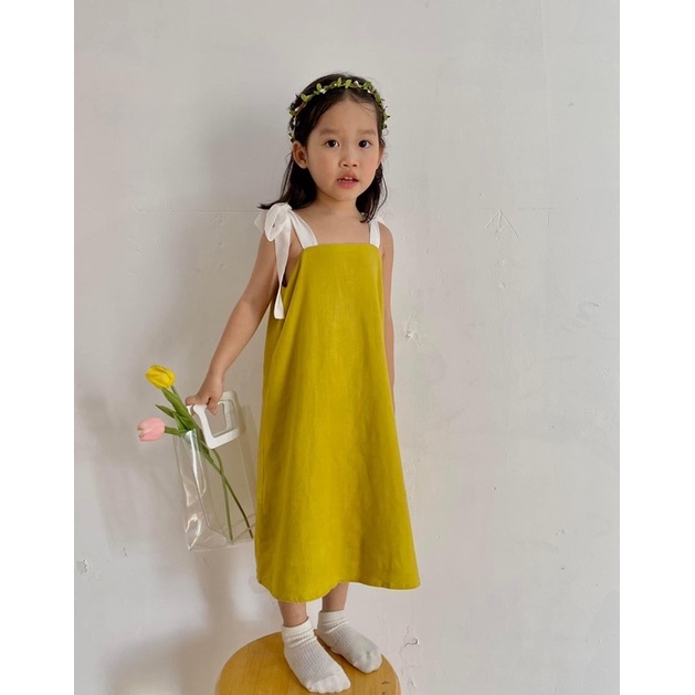Đầm thiết kế cột nơ cho bé