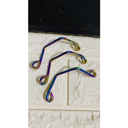 Pát bình dầu titan gắn xe máy