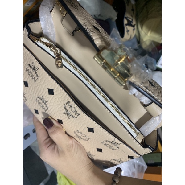 Mĩm mĩm túi xáchh