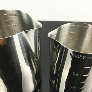 CA ĐÁNH SỮA CHIA VẠCH INOX 550ML/1000ML