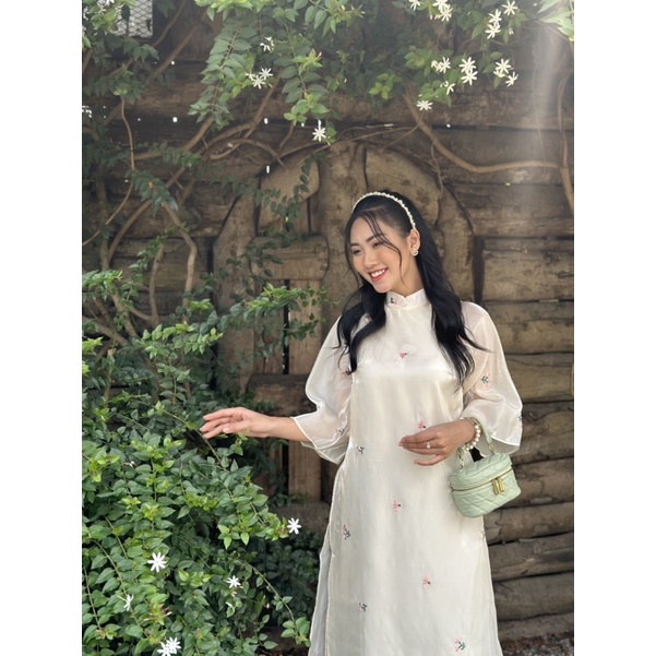 Áo dài tơ thêu hoa nhiều màu