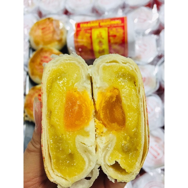 Bánh pía Thành Hương - Pía đậu sầu riêng trứng- Pía gói giấy xưa truyền thông