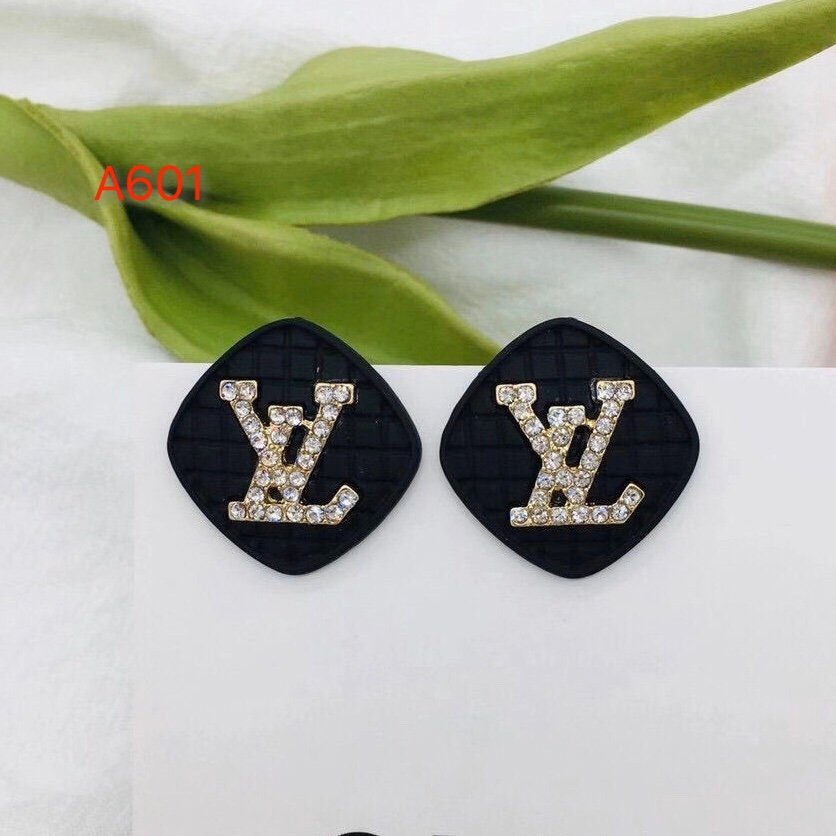 Khuyên Tai LV Bằng Thép Titan Đơn Giản Thanh Lịch Cho Nữ