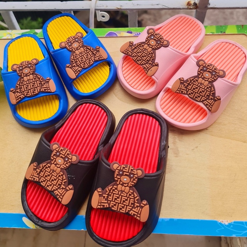 Dép bánh mì cho bé trai bé gái chất cao su mềm hình gấu sọc bánh
