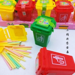 1 hộp kẹo tăm hình thùng rác siêu cưng