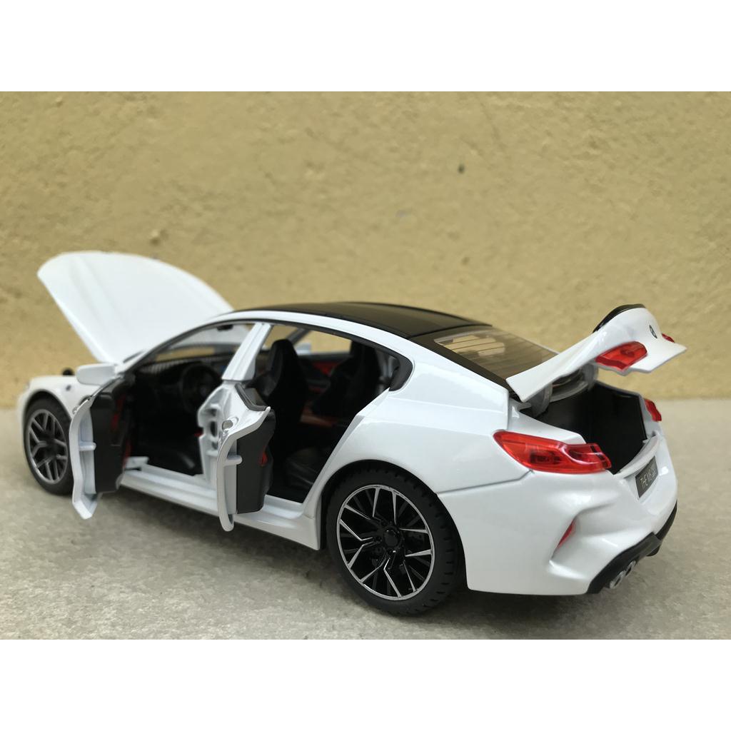 Mô hình xe ô tô BMW 800I 2022 1:24