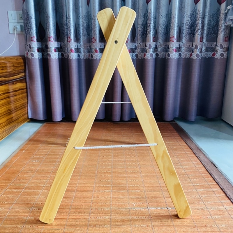 Kệ chữ A cho bé, khung kệ treo đồ chơi gỗ cao cấp điều chỉnh độ cao thấp an toàn cho bé