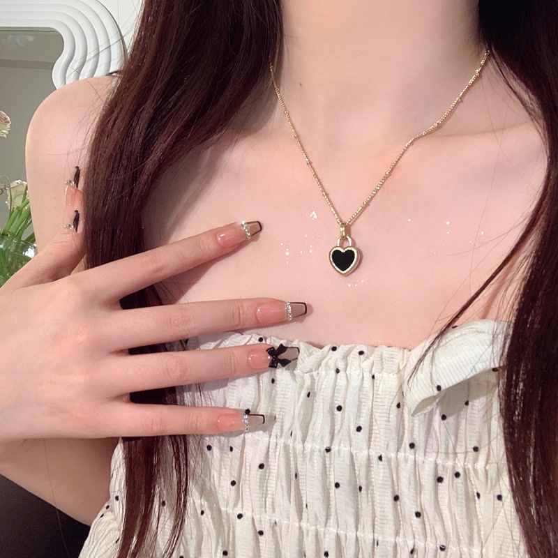 Vòng cổ Hai Mặt Hình Trái Tim Màu Trắng Đen Thanh Lịch