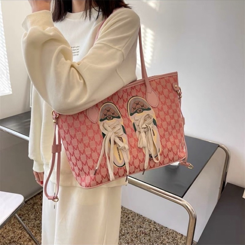 Túi công sở, Túi quai xách tote hoạ tiết chữ M dập logo giày đính dây nổi đi học, đi chơi siêu sang chảnh (kèm ảnh thật)