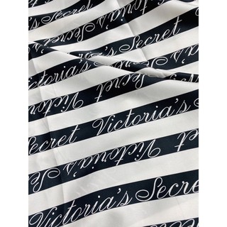 Vải lụa satin sọc chữ trắng đen