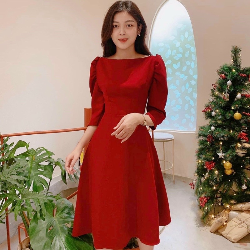Đầm đỏ tay lỡ cổ thuyền