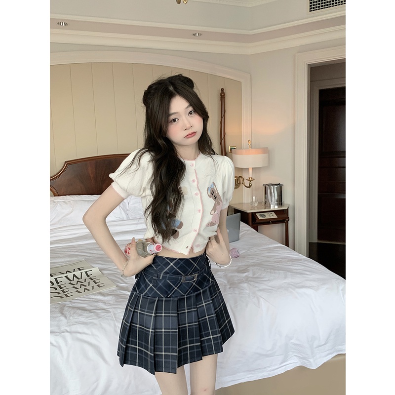 (SẴN - VIDEO THẬT) Set bộ áo len gấu tay phồng + chân váy xếp ly kẻ sọc phong cách Hàn Quốc