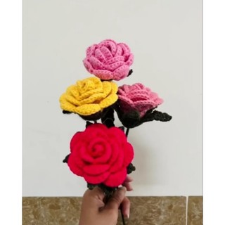 1 bông hoa hồng handmade bằng len