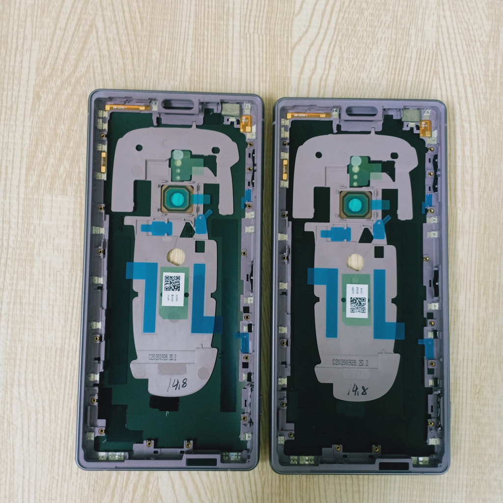 Bộ vỏ điện thoại Sony Xperia XZ2 gồm Khung vỏ + Nắp lưng