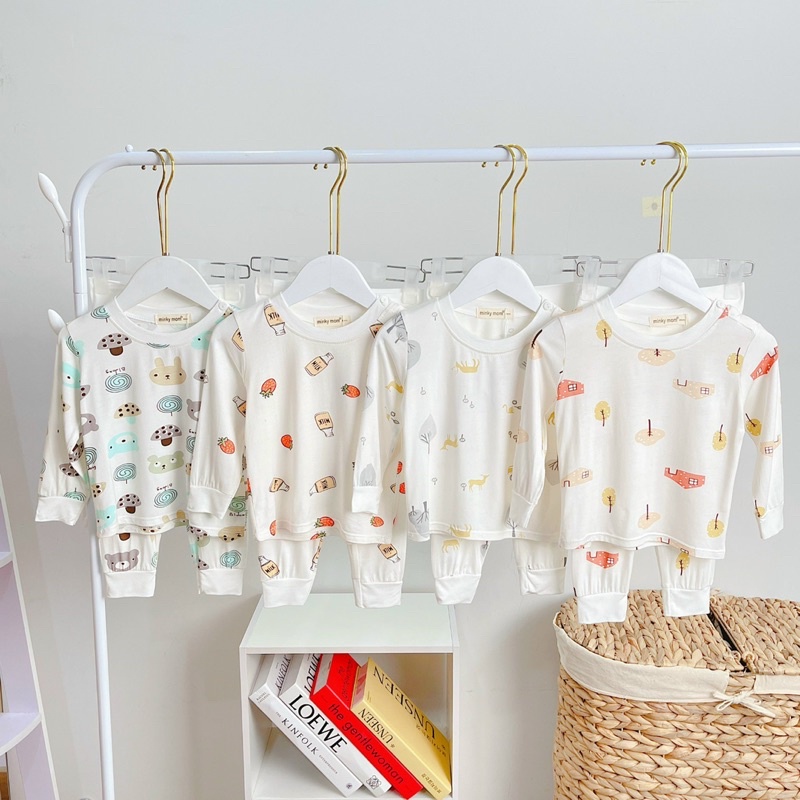 NT122 Bộ dài tay sơ sinh cài cúc vai, quần lưng cao vải thun lạnh Minky Mom màu trắng in hoạ tiết cho bé