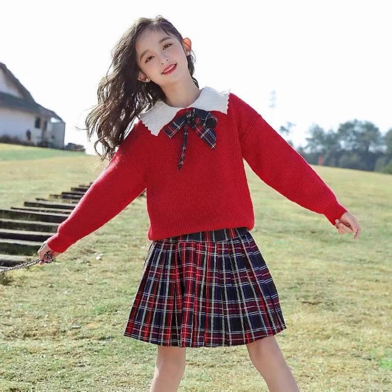 Set bộ áo len kết hợp chân váy caro phong cách phương tây cho bé gái