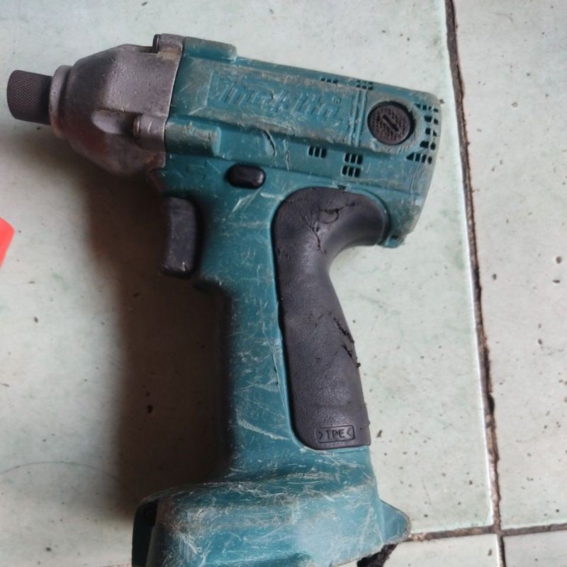 Máy bắn vít Makita 12v