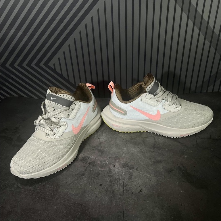 Giày Sneaker Thể Thao Nữ Airzoom Watershell Xám Hồng