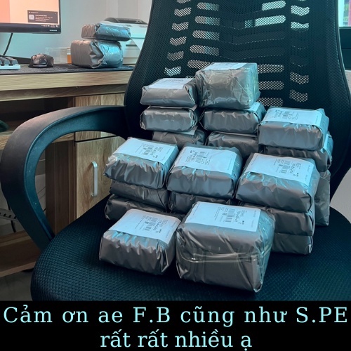 ĐÈN CHIẾU HÌNH CHUYỂN ĐỘNG GẮN XE không dây,pin sạc,bao chất