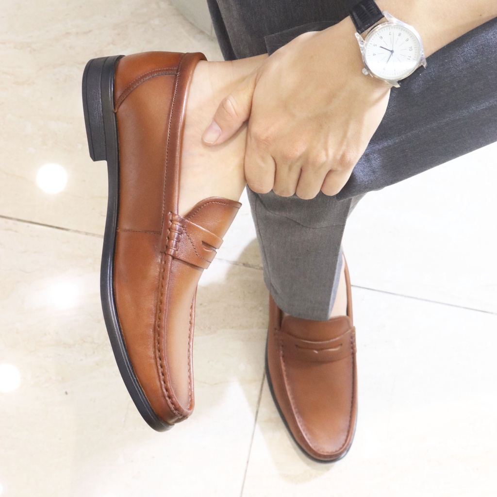 Giày nam công sở - Giày mọi nam HT.NEO da bò êm mềm ,Thiết kế đơn giản ,Kiểu dáng trẻ trung ,nam tính GM82