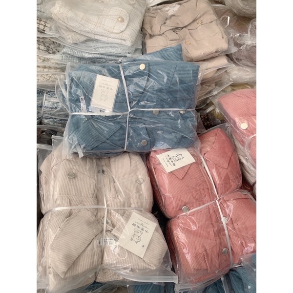 Váy nhung tăm xẻ trước cúc đồng thắt đai