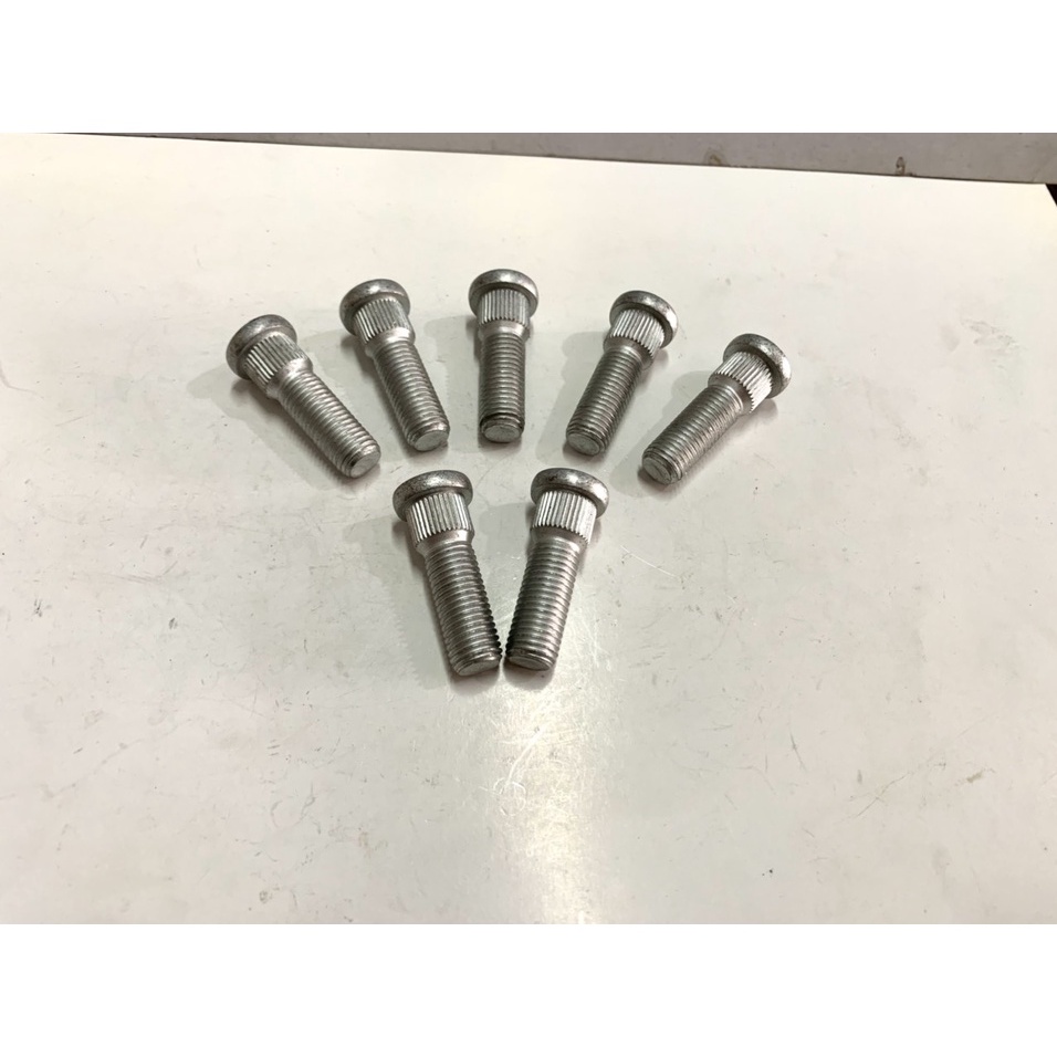 Bộ Cốt Tán Tắc Kê, Bulong Bánh Xe Toyota INNOVA