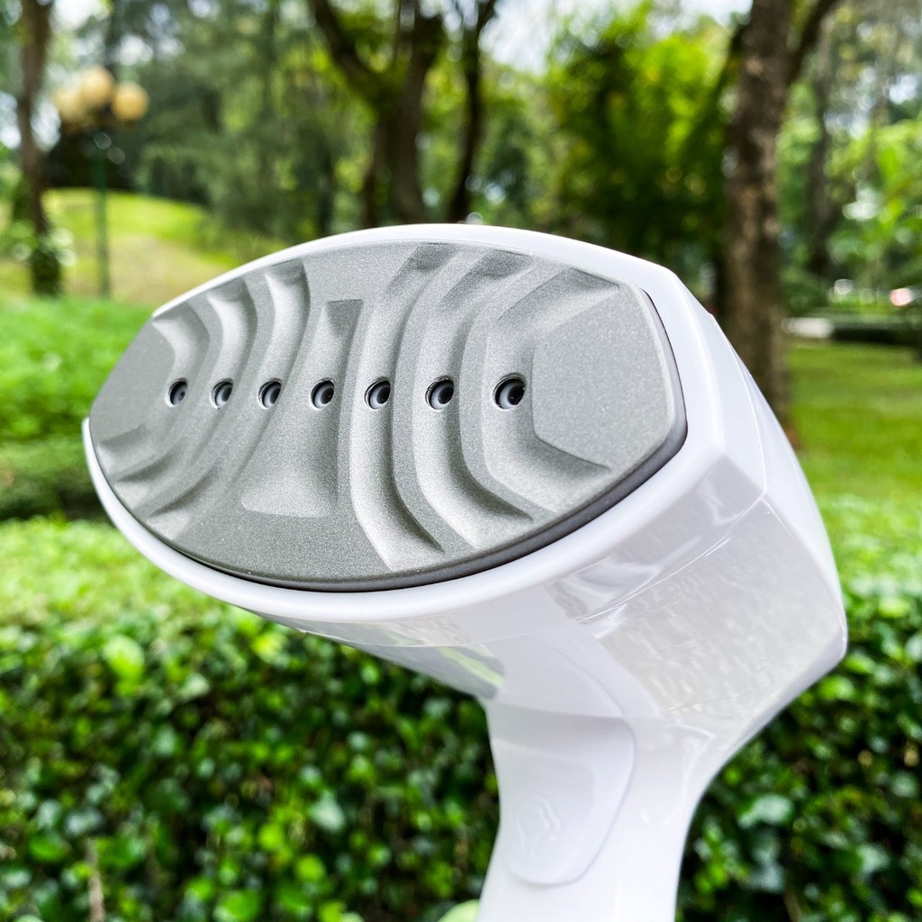 BÀN LÀ HƠI NƯỚC CẦM TAY LOCKNLOCK ENI222WHT 1500W, 220-240V