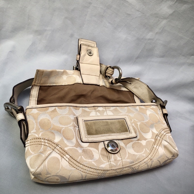 Túi chuẩn si. Túi qua sử dụng. Khách vui lòng xem hình nếu muốn biết thêm thông tin sản phẩm mời khách vô chat . Thanks.