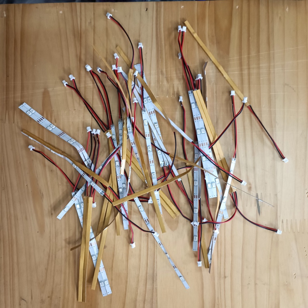 Đèn LED cho máy bay điều khiển từ xa. Dùng nguồn 1s - 3,7V, có sẵn Jack cắm & keo dán