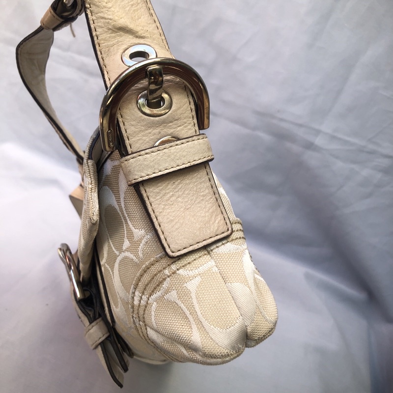 Túi chuẩn si. Túi qua sử dụng. Khách vui lòng xem hình nếu muốn biết thêm thông tin sản phẩm mời khách vô chat . Thanks.